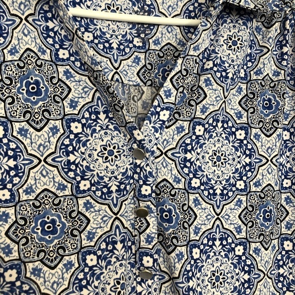 Croft & Barrow V-Neck Blouse with button detail - Picture 2 of 4